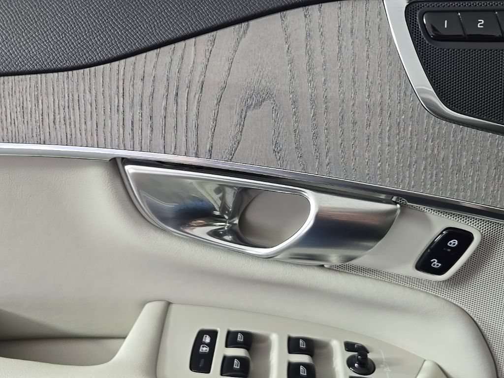 Certified 2024 Volvo XC90 T8 Plus AWD/4WD image 26