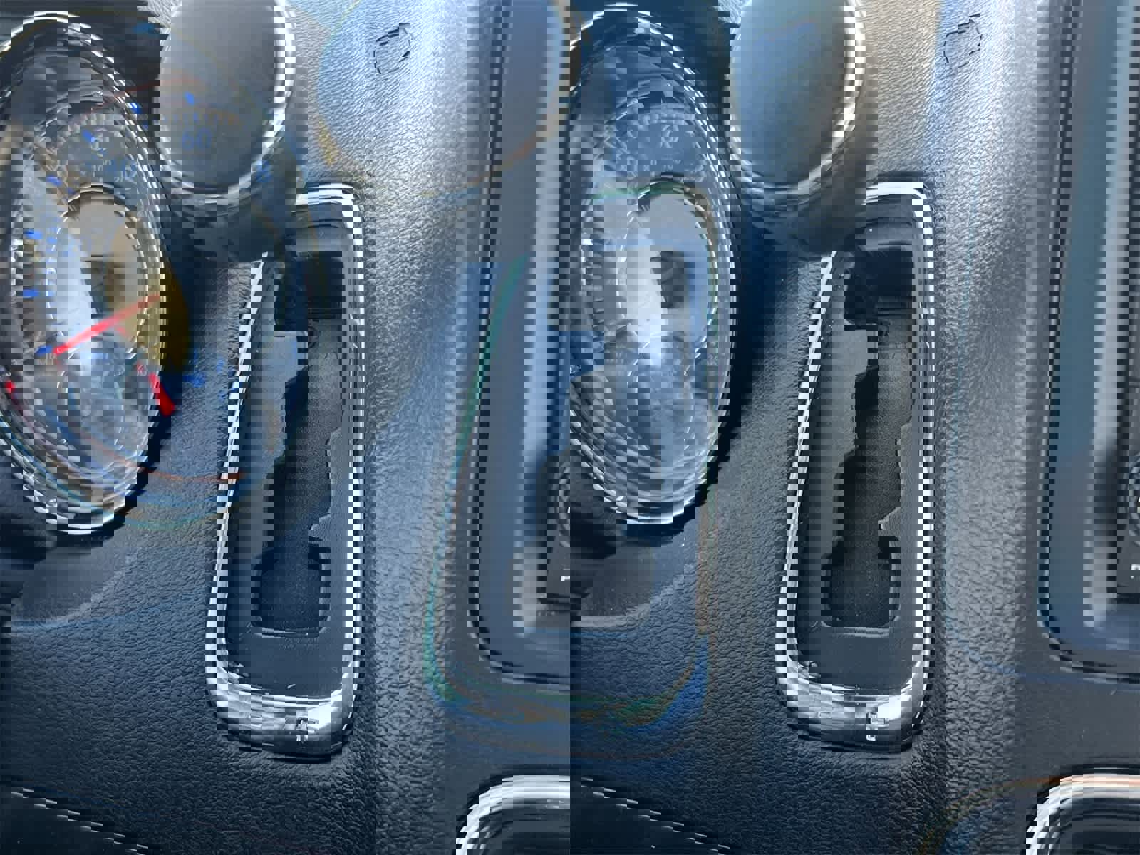 Used 2015 Chrysler Town & Country Touring-L w/ Driver Convenience Group image 29