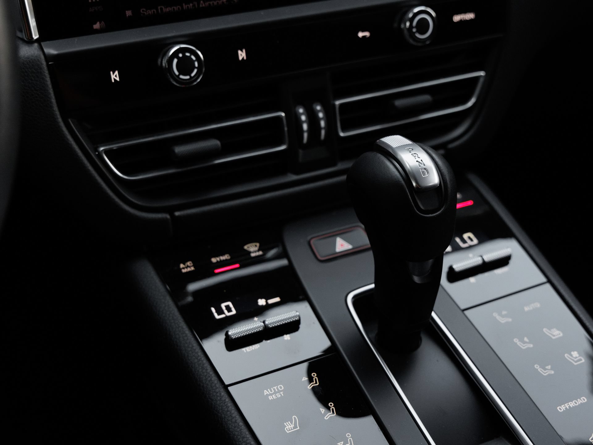 Certified 2026 Porsche Macan AWD/4WD image 22