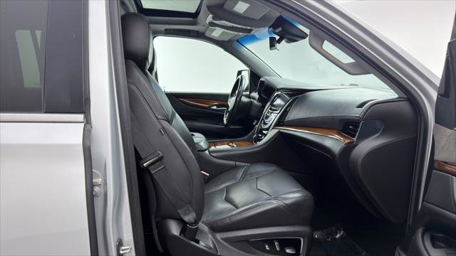 Used 2018 Cadillac Escalade ESV Luxury RWD image 21