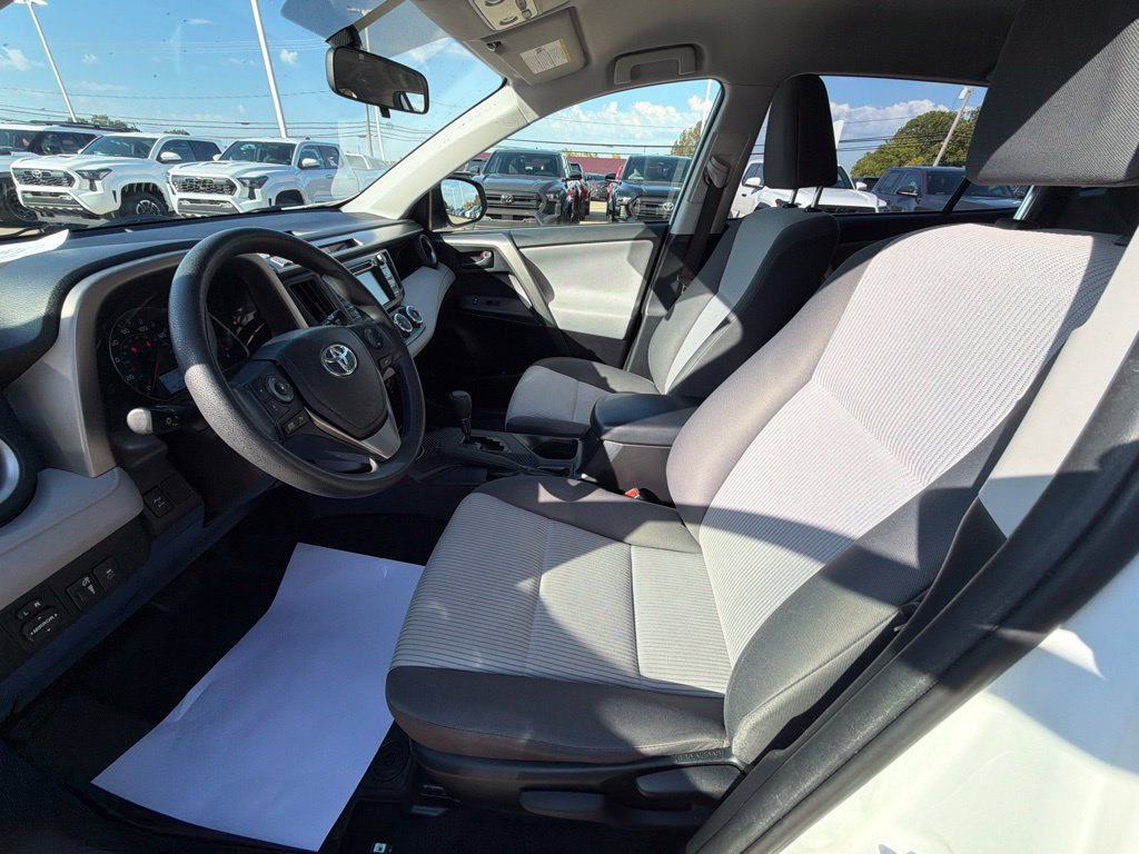 Used 2015 Toyota RAV4 LE AWD/4WD image 9
