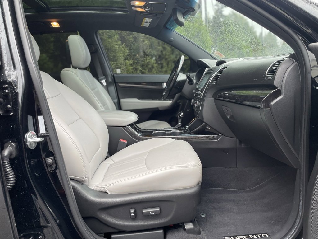 Used 2014 Kia Sorento SX w/ 3rd Row Package image 23