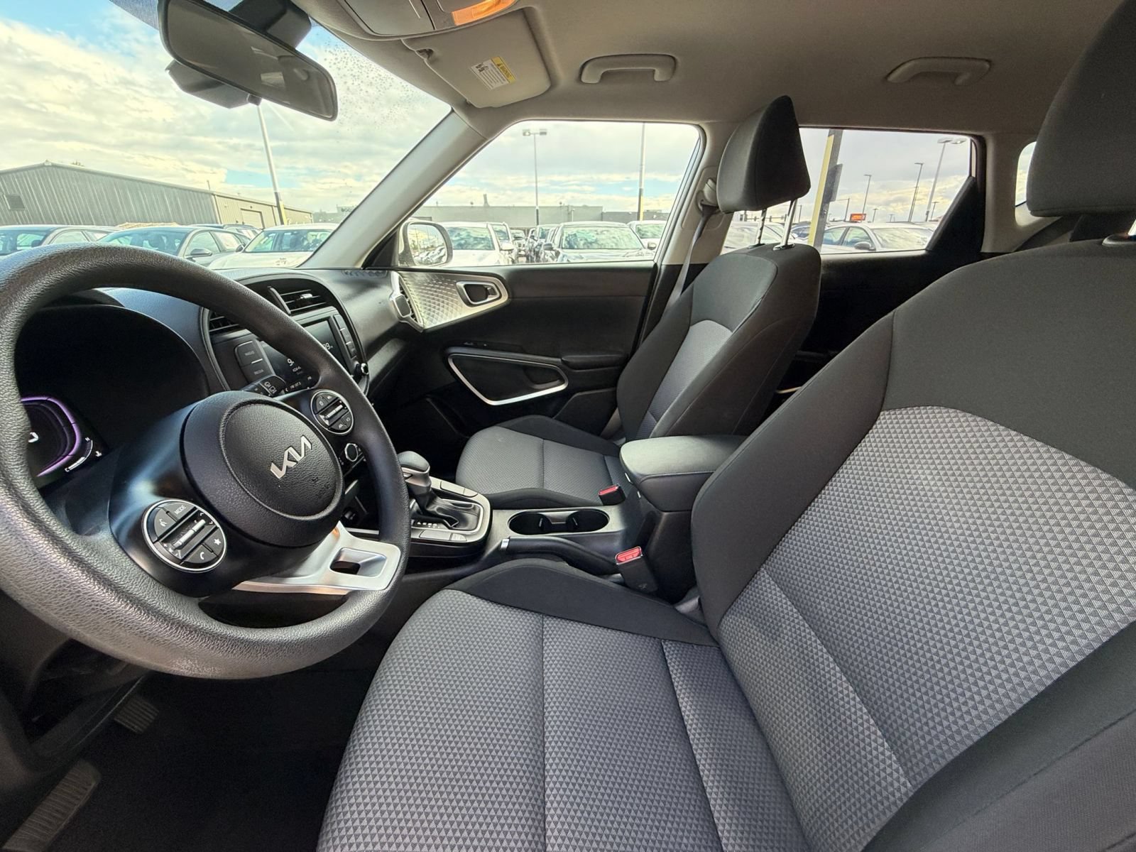 Used 2025 Kia Soul LX w/ LX Technology Package FWD image 24