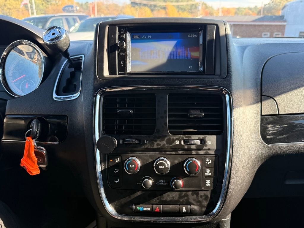 Used 2016 Dodge Grand Caravan SE image 32