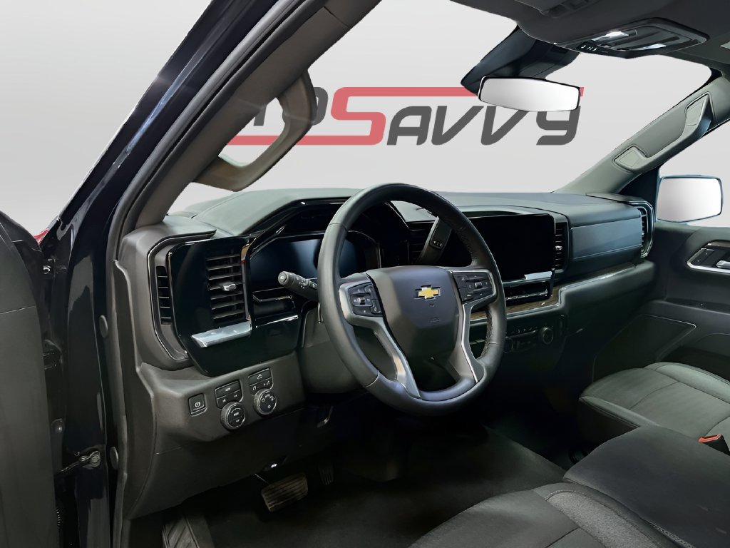 Used 2025 Chevrolet Silverado 1500 LT AWD/4WD image 9