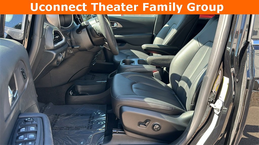 New 2026 Chrysler Pacifica Select image 13