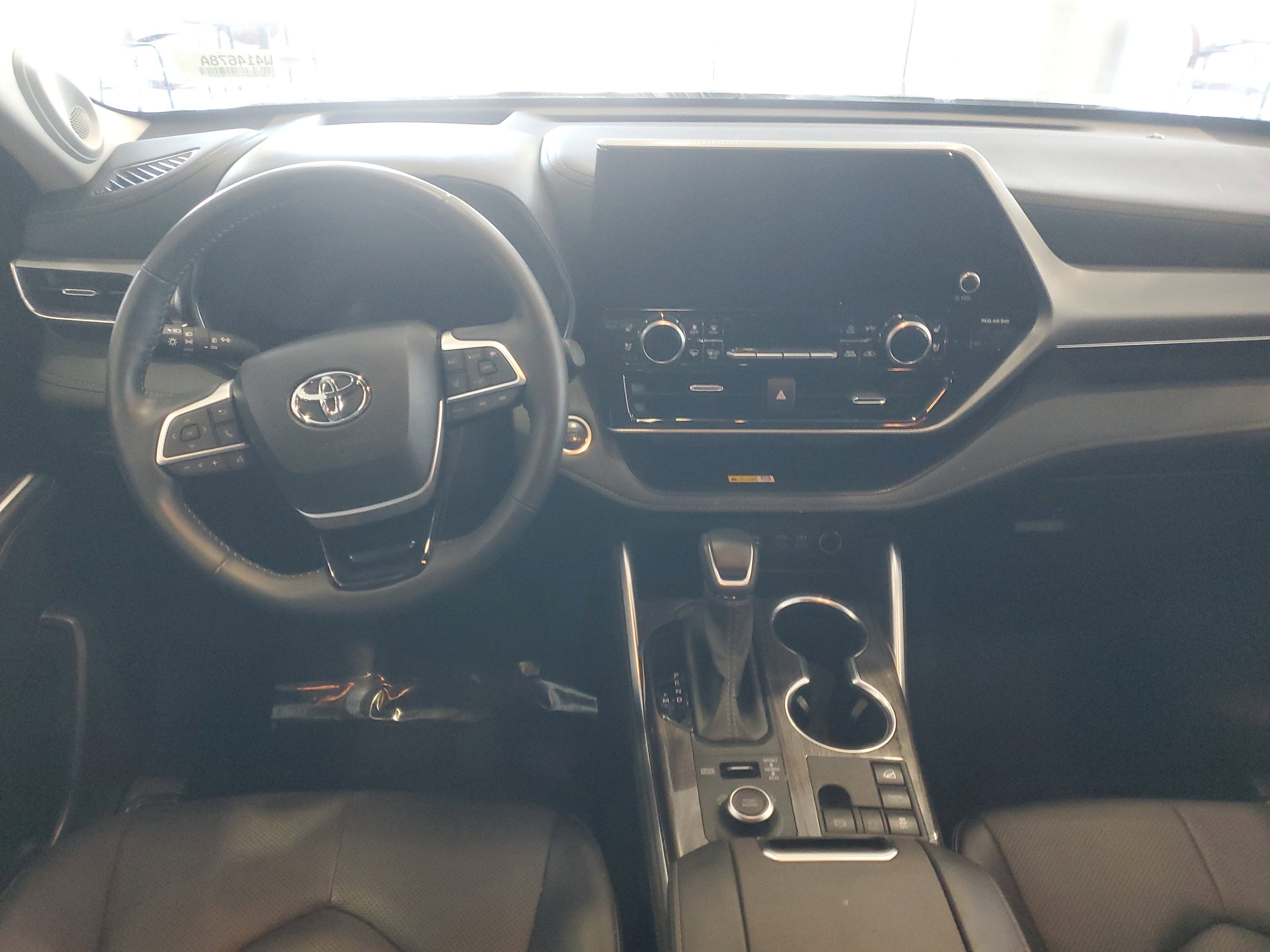 Certified 2025 Toyota Highlander Platinum AWD/4WD image 7