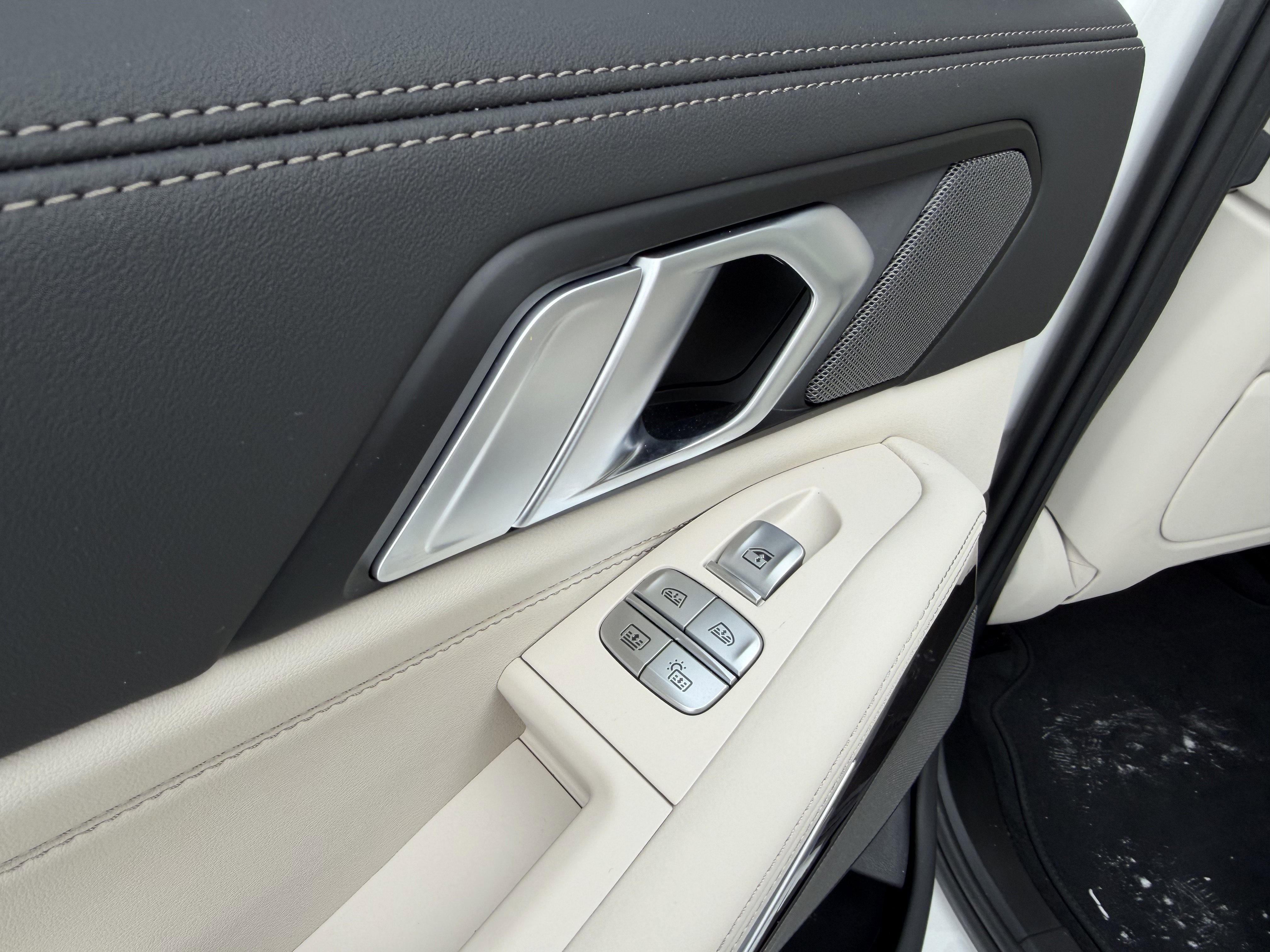 Used 2024 BMW X7 xDrive40i w/ Executive Package image 28