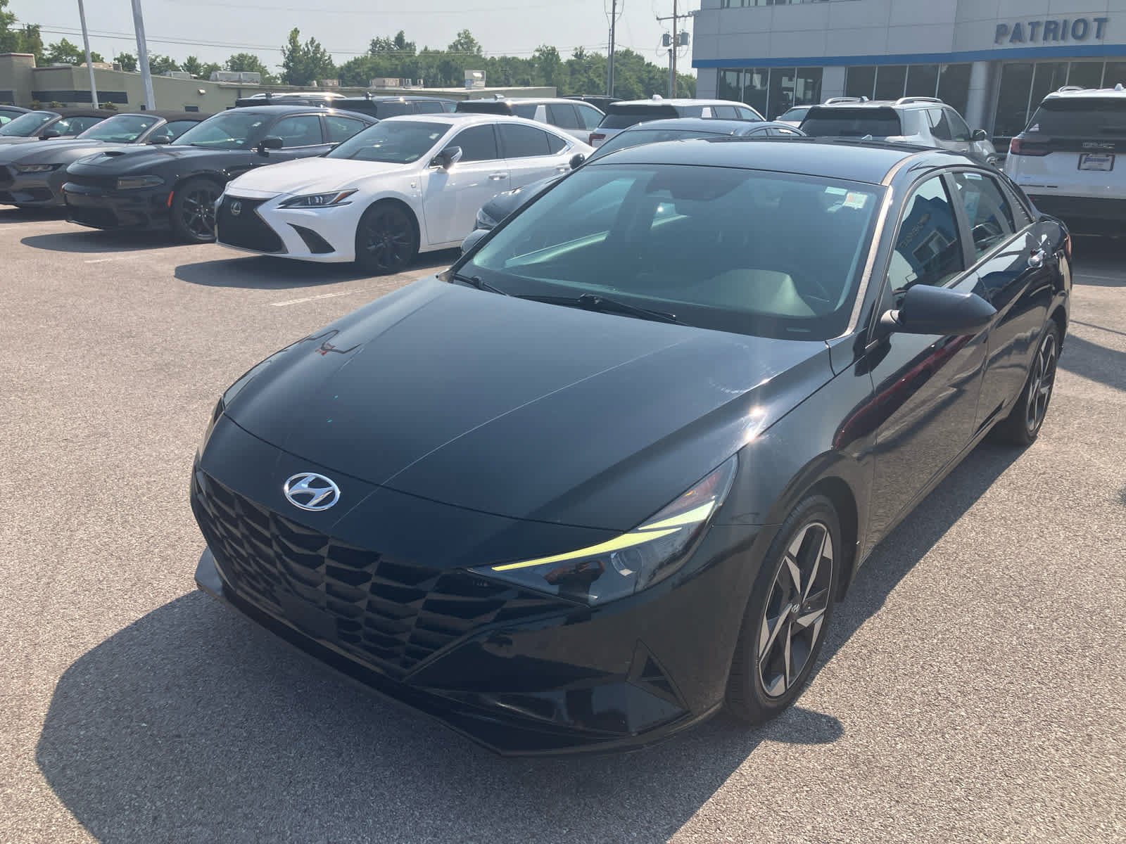Used 2023 Hyundai Elantra SEL w/ Convenience Package FWD image 3
