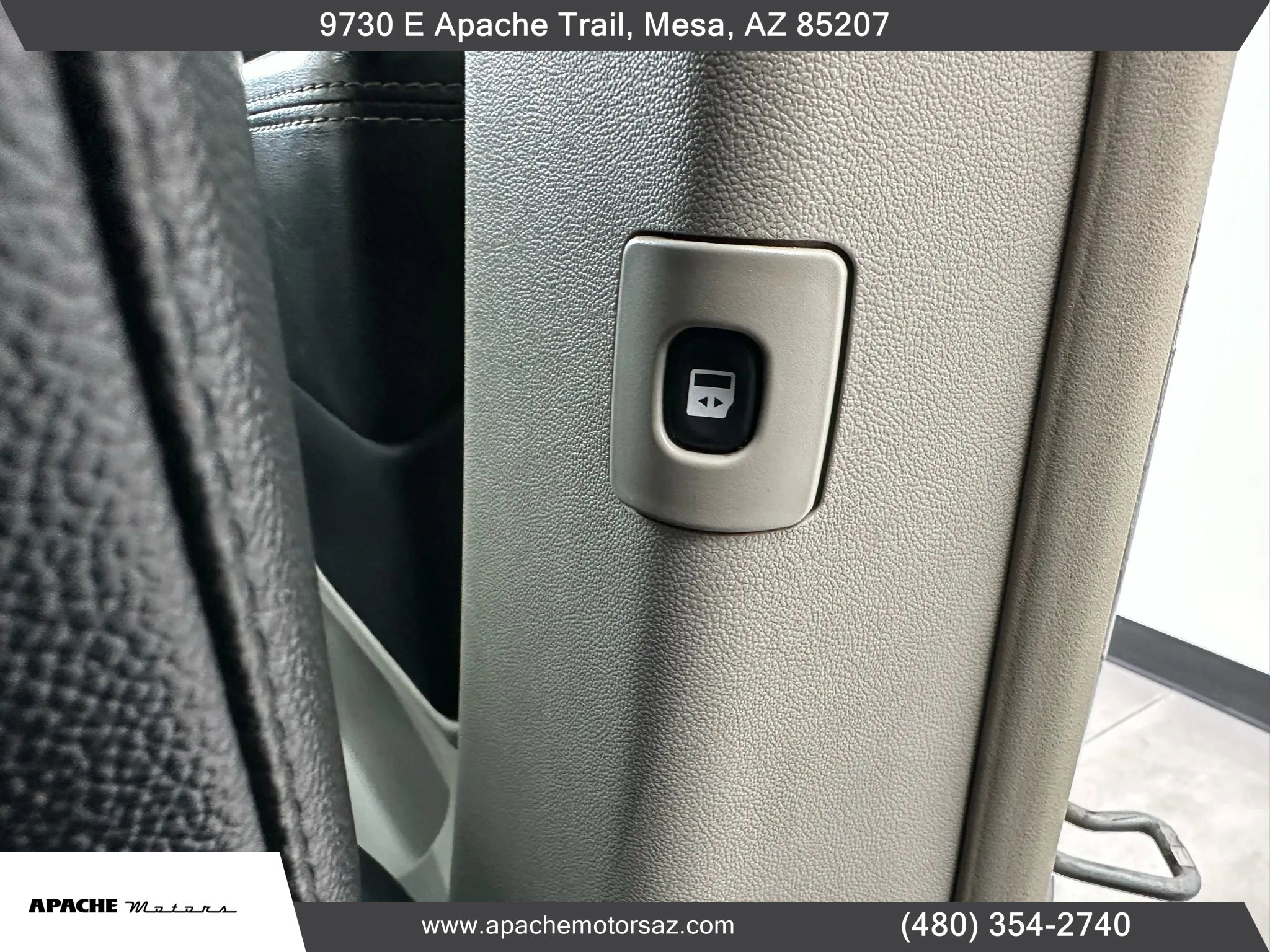 Used 2014 Chrysler Town & Country Touring image 37