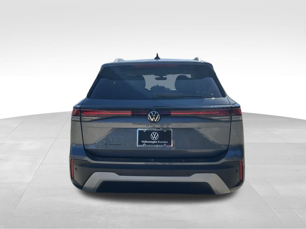 Used 2025 Volkswagen Tiguan S image 4