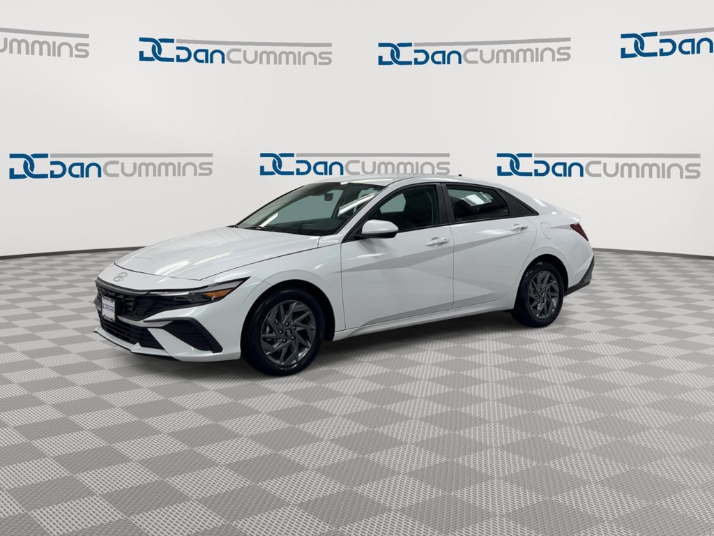Used 2024 Hyundai Elantra SEL FWD image 4