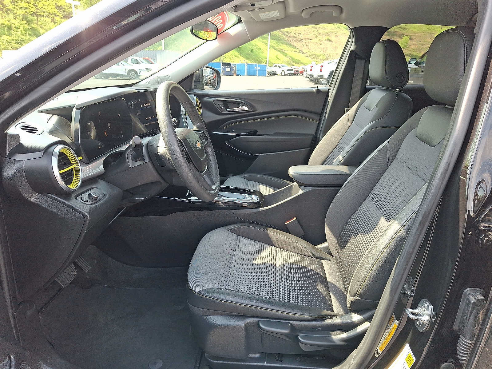 Used 2024 Chevrolet Trax LT FWD image 13