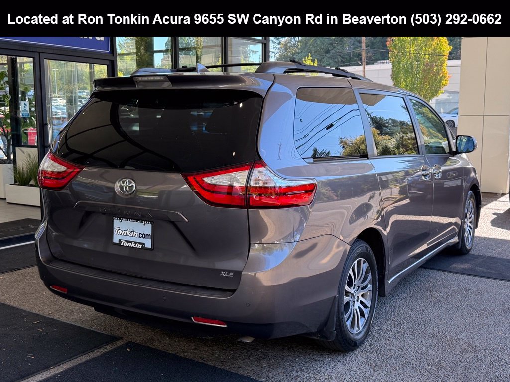 Used 2019 Toyota Sienna XLE w/ XLE Navigation Package FWD image 7
