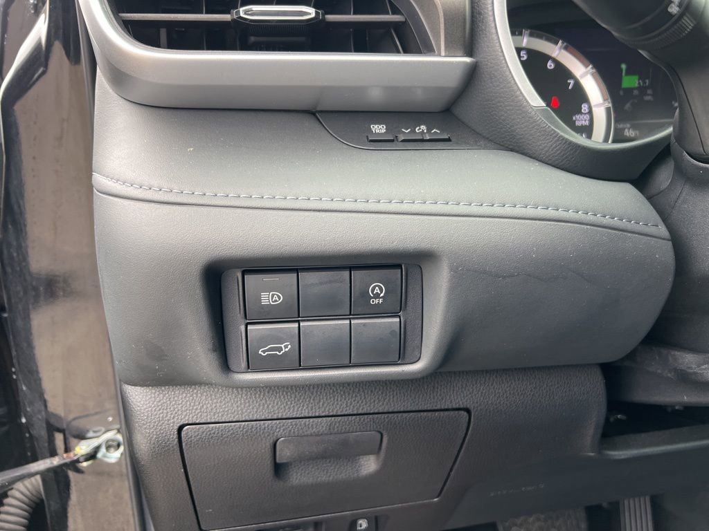 Used 2023 Toyota Highlander XLE image 17