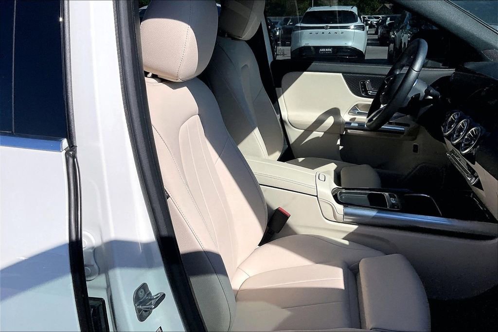 Used 2025 Mercedes-Benz GLA 250 image 10