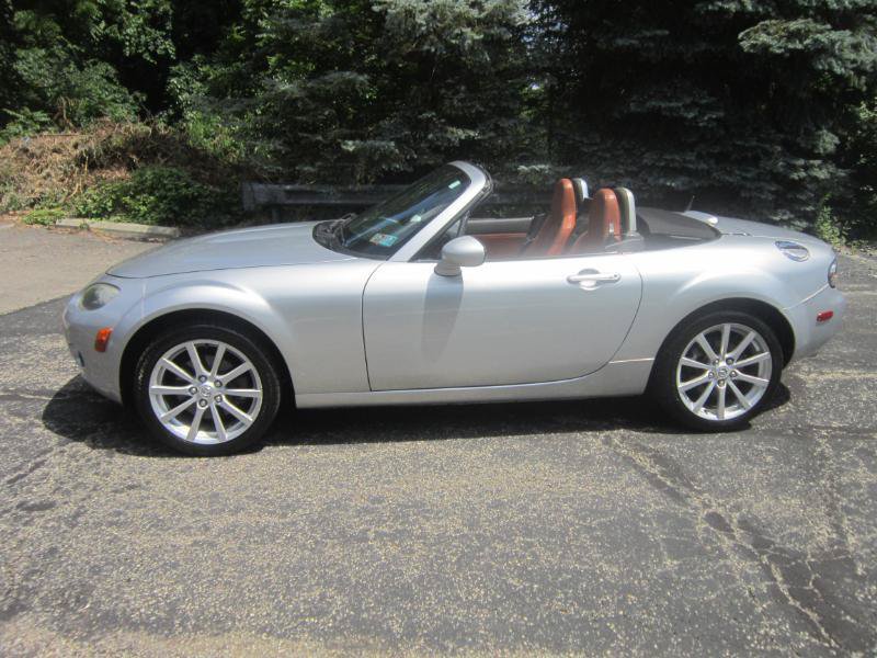 Used 2006 MAZDA MX-5 Miata Grand Touring RWD image 2