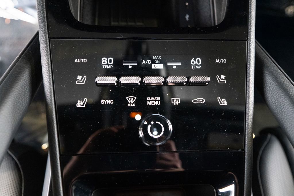 Certified 2025 Porsche Cayenne Coupe image 25