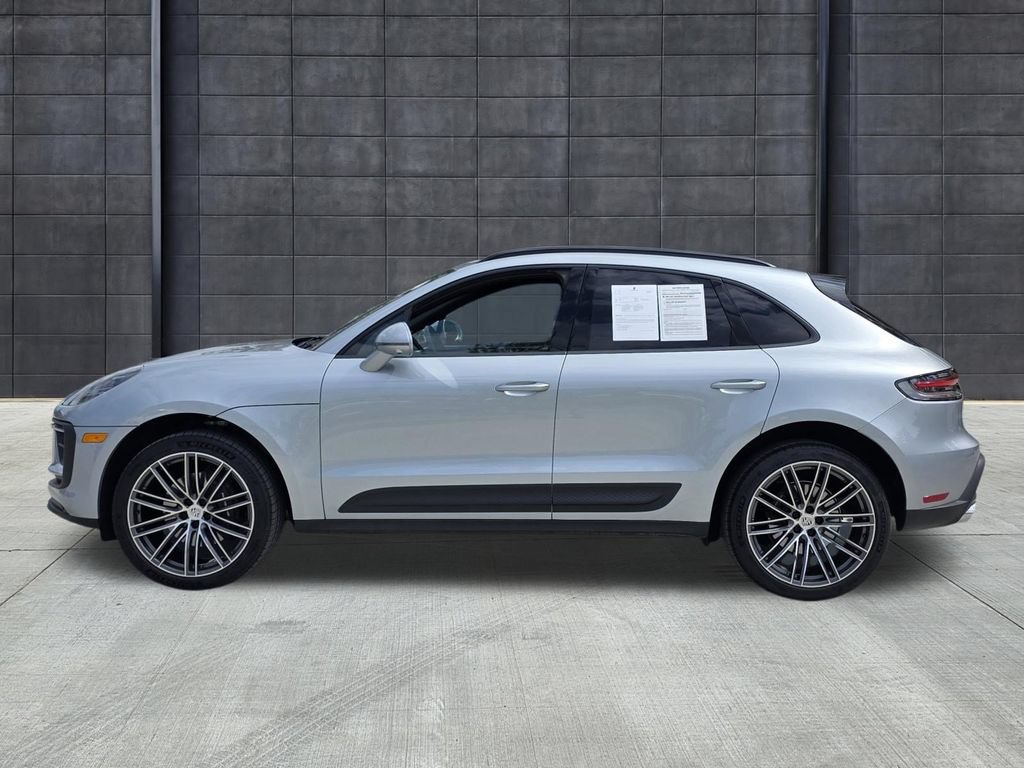 Certified 2026 Porsche Macan AWD/4WD image 2
