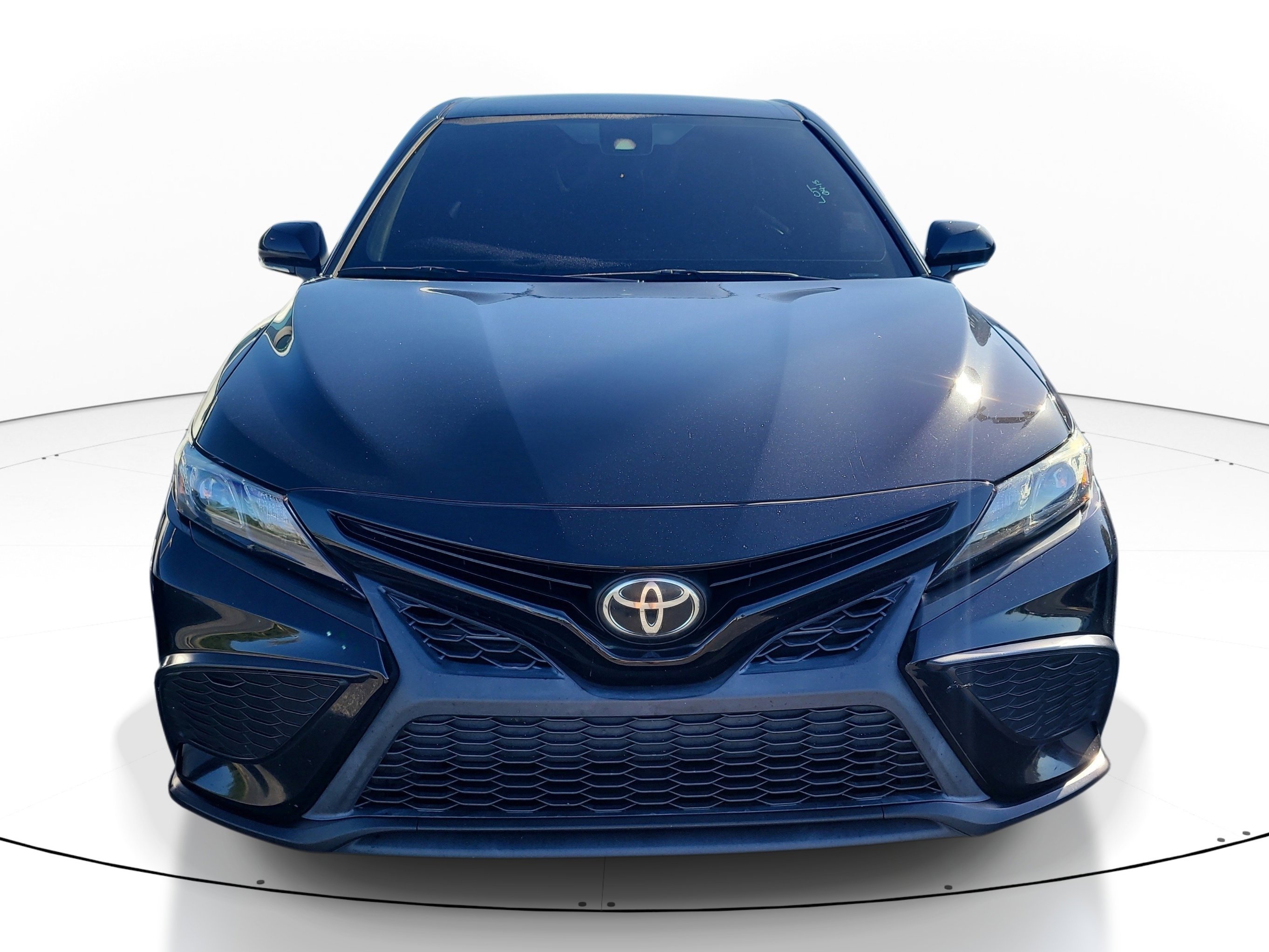 Used 2022 Toyota Camry SE FWD image 2