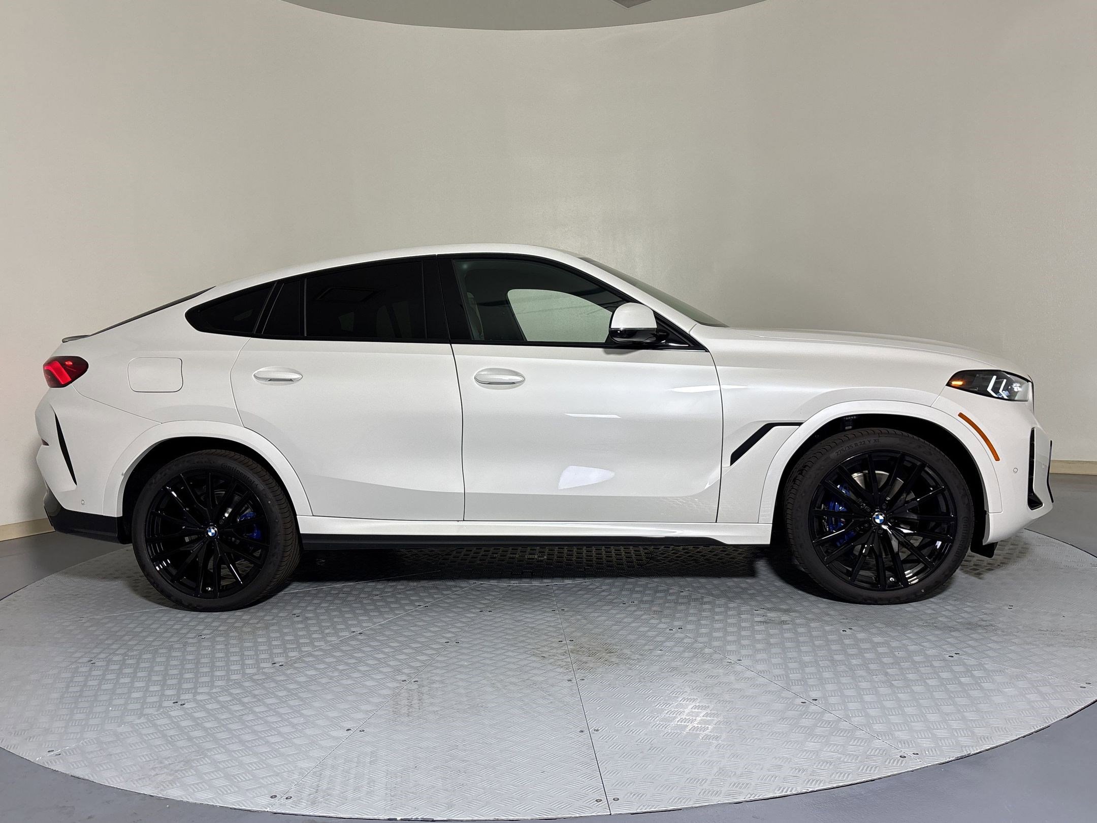 New 2026 BMW X6 xDrive40i AWD/4WD image 8