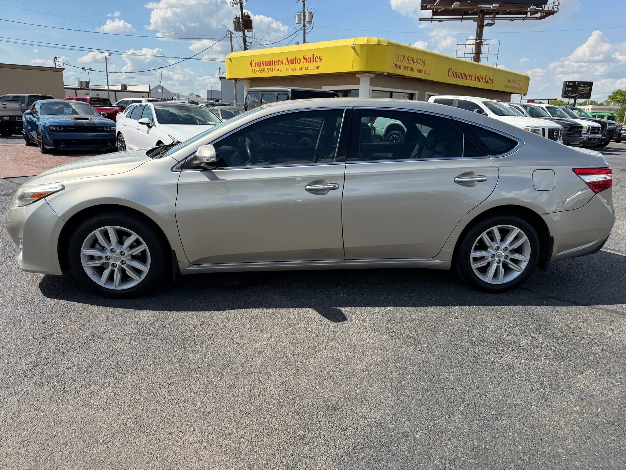 Used 2014 Toyota Avalon XLE FWD image 2