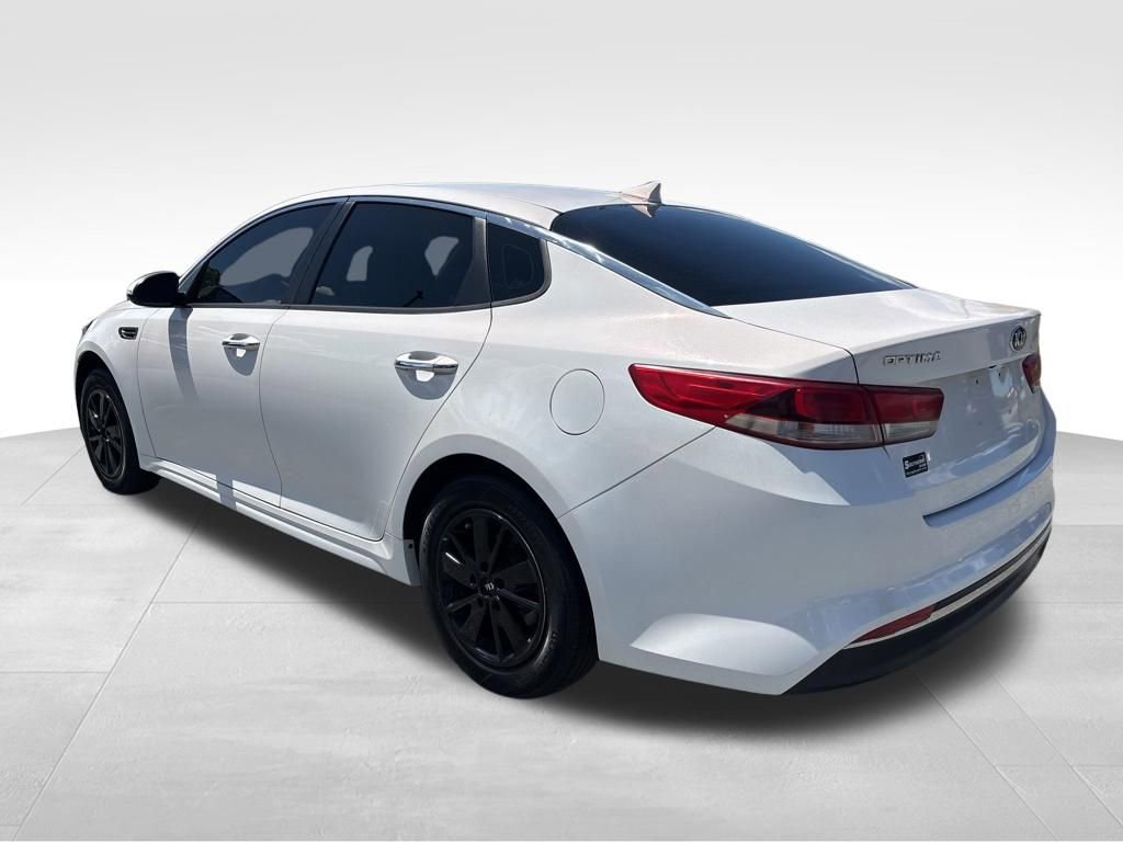 Used 2017 Kia Optima LX w/ Option Group 014 FWD image 3