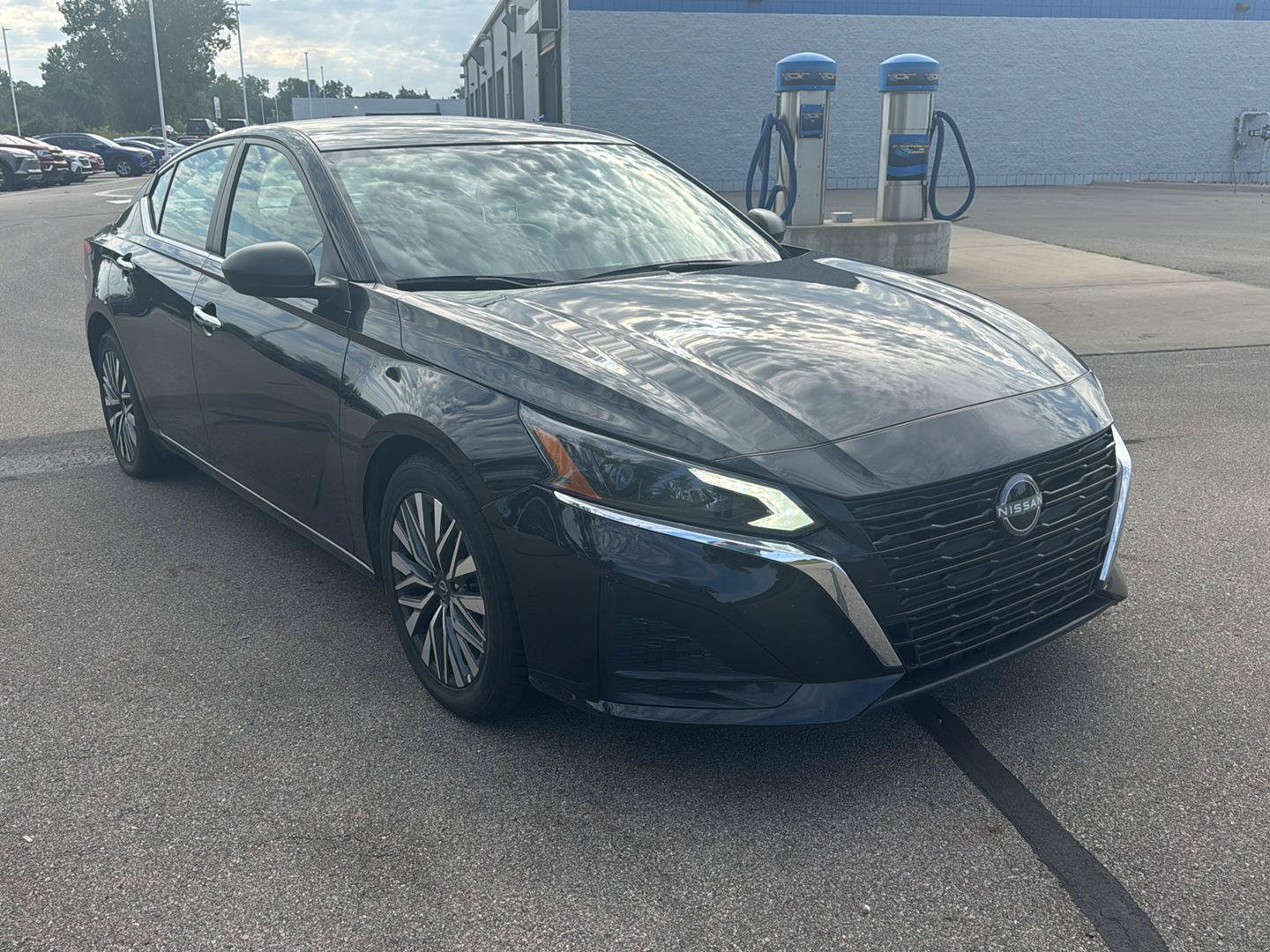 Used 2025 Nissan Altima 2.5 SV FWD image 7