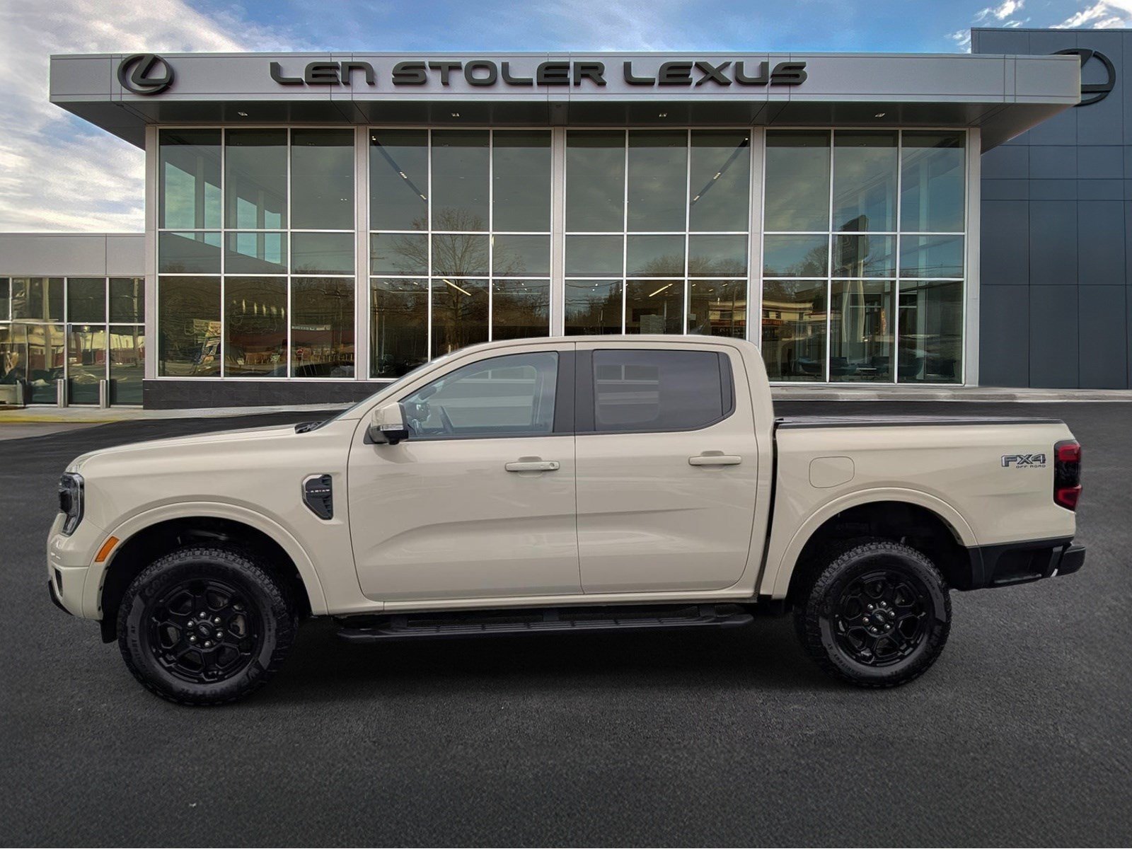 Used 2025 Ford Ranger Lariat w/ FX4 Off-Road Package AWD/4WD image 6