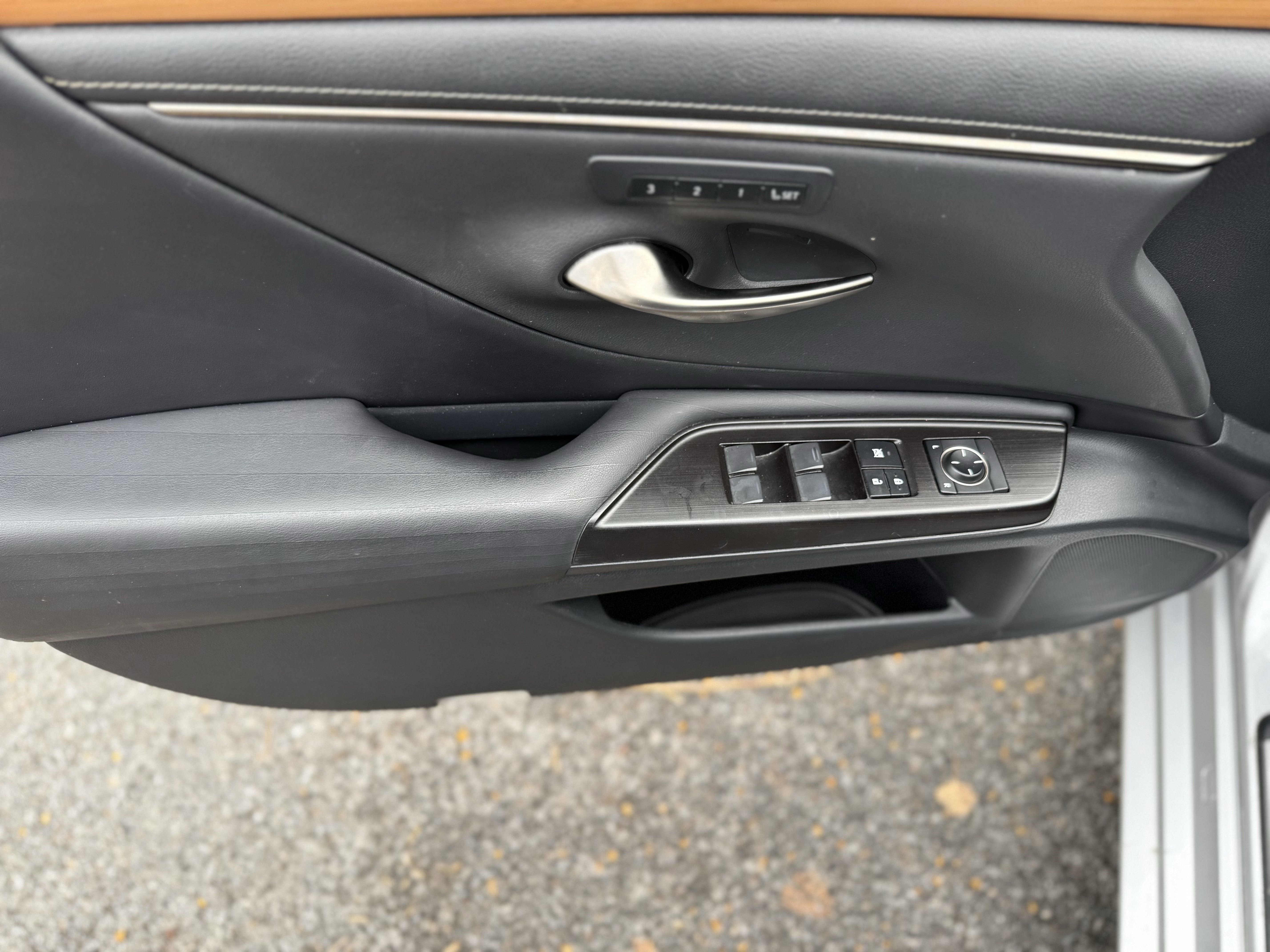 Used 2019 Lexus ES 350 Luxury image 26