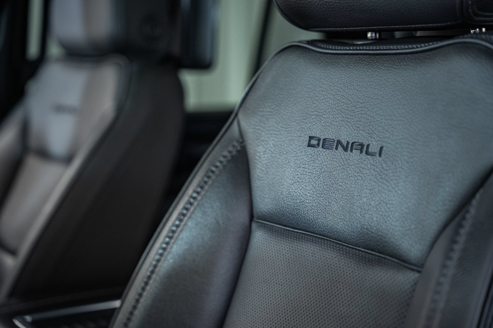 Used 2021 GMC Yukon Denali w/ Denali Premium Package AWD/4WD image 42