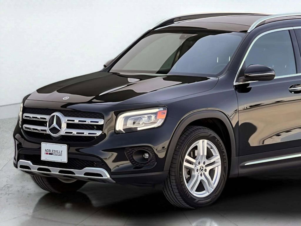 Used 2021 Mercedes-Benz GLB 250 4MATIC w/ Premium Package image 34