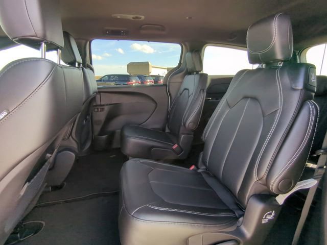 New 2026 Chrysler Voyager LX image 17