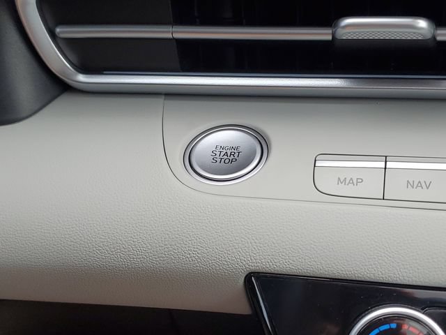 Used 2025 Hyundai Elantra Limited FWD image 30