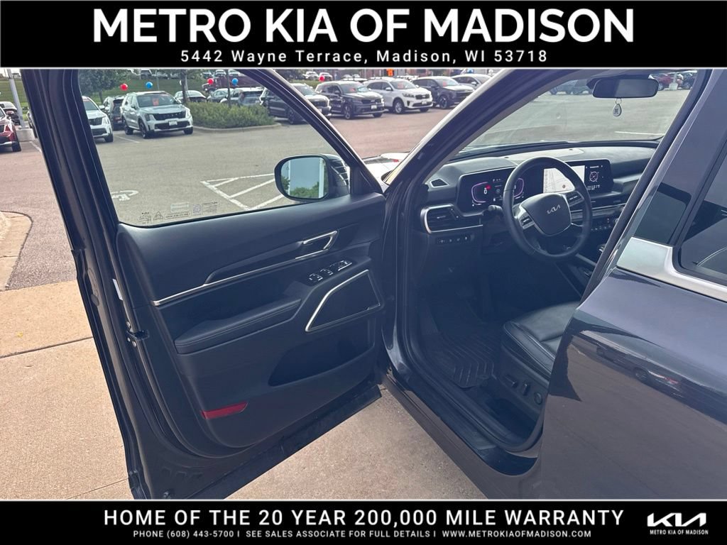 Used 2025 Kia Telluride S AWD/4WD image 11