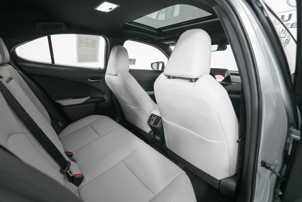 Certified 2025 Lexus UX 300h FWD w/ Accessory Package (Z2) image 18