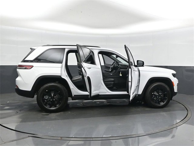 New 2025 Jeep Grand Cherokee Altitude image 43