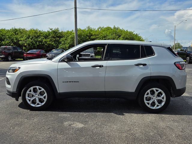 Used 2024 Jeep Compass Sport AWD/4WD image 4