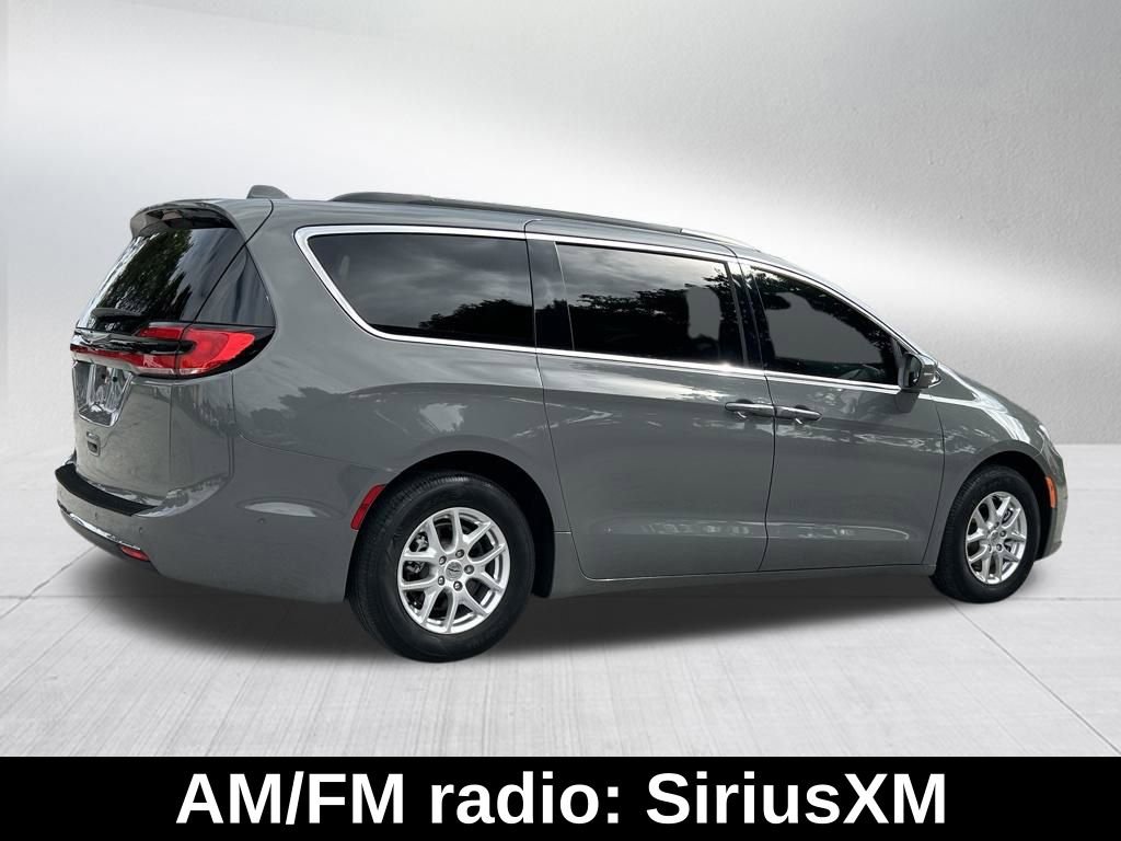 Certified 2022 Chrysler Pacifica Touring-L image 6