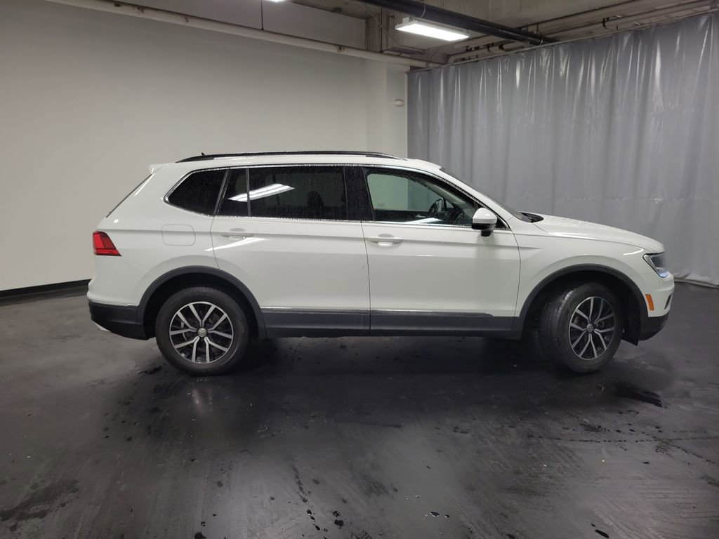 Used 2021 Volkswagen Tiguan SE w/ Panoramic Sunroof Package image 9
