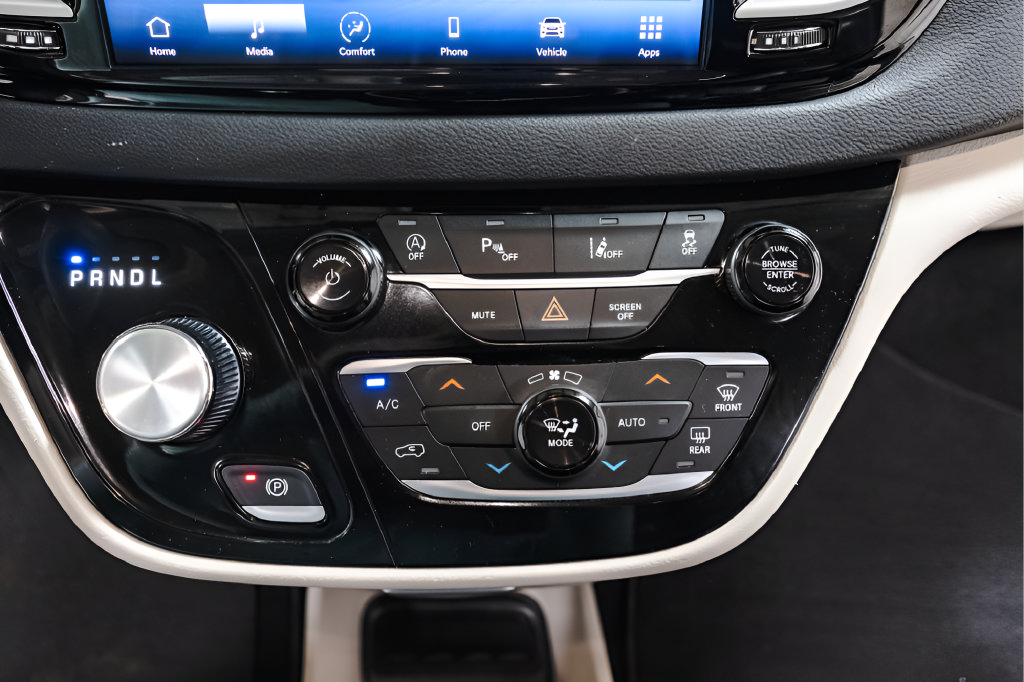 Used 2023 Chrysler Pacifica Touring-L FWD image 14