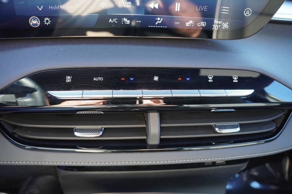 Certified 2025 Buick Enclave Preferred image 30