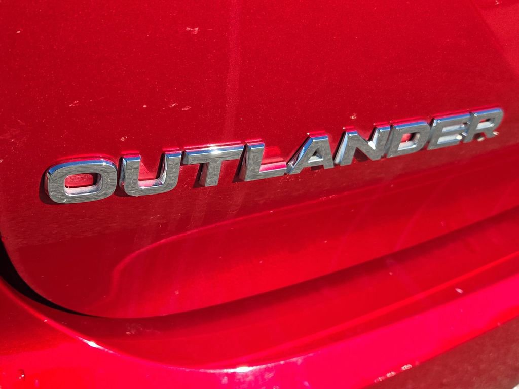 Used 2024 Mitsubishi Outlander SE Black Edition image 12