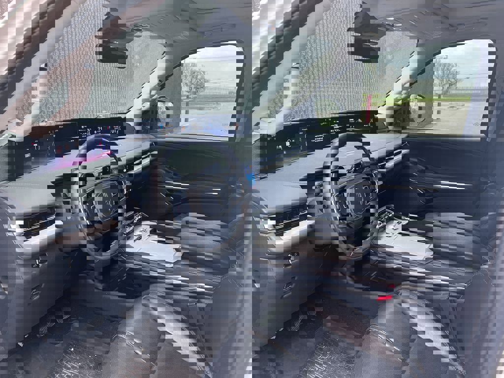 Used 2025 Lincoln Navigator L Reserve AWD/4WD image 10