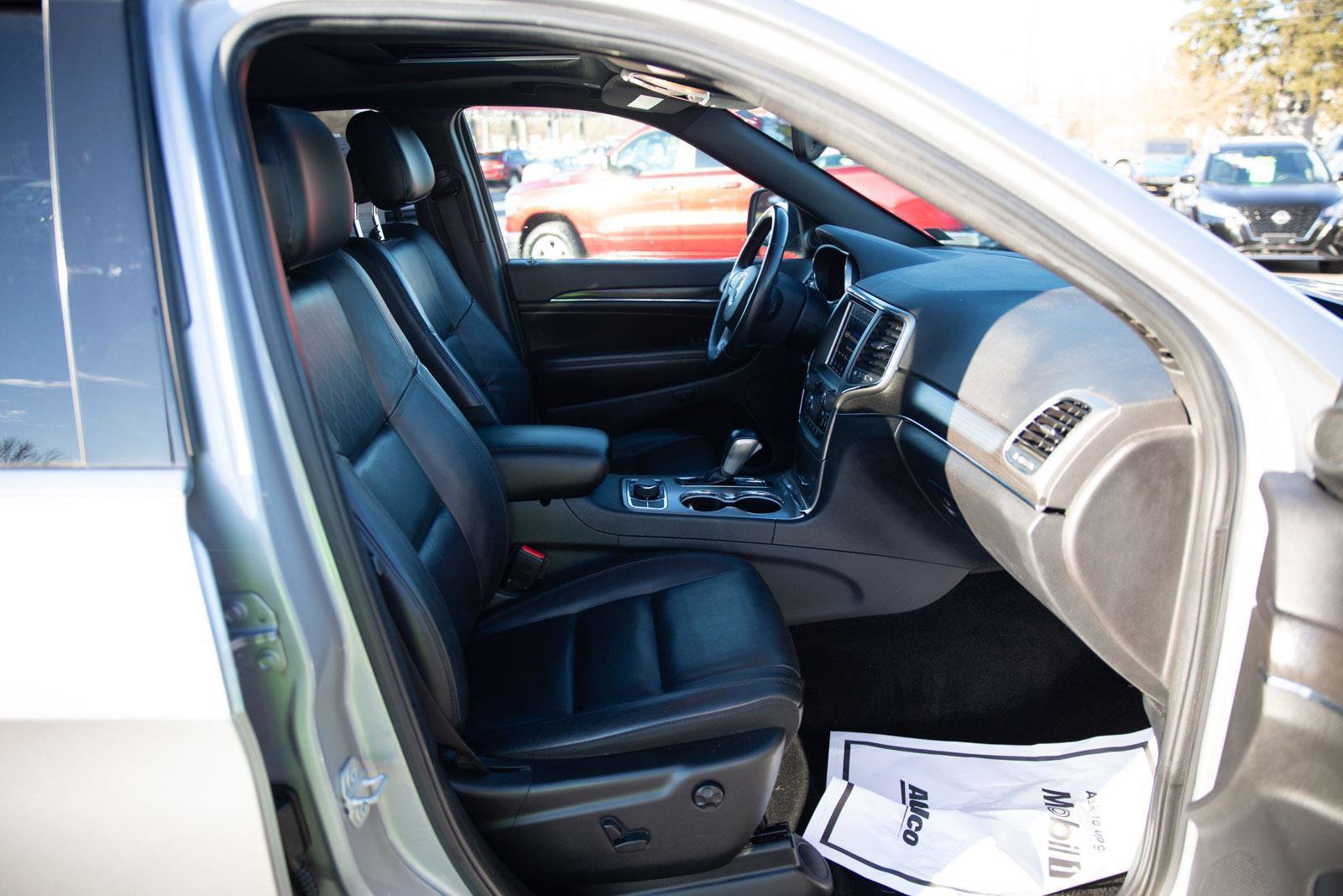 Used 2018 Jeep Grand Cherokee Limited image 24