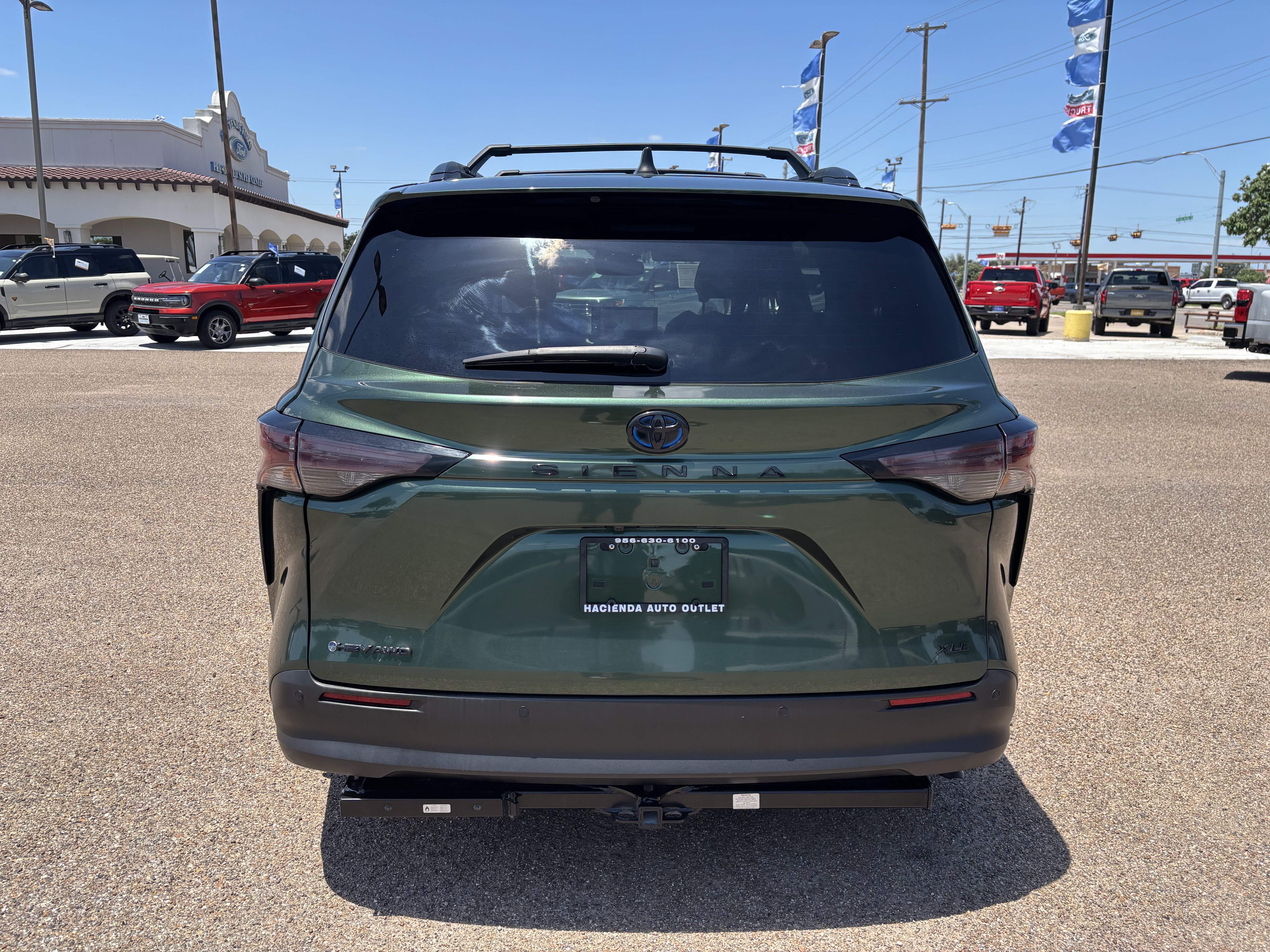 Used 2025 Toyota Sienna XLE Woodland Edition AWD/4WD image 3