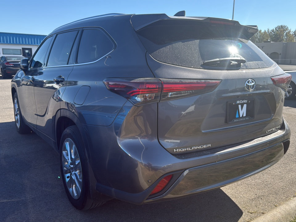 Used 2024 Toyota Highlander Limited AWD/4WD image 3