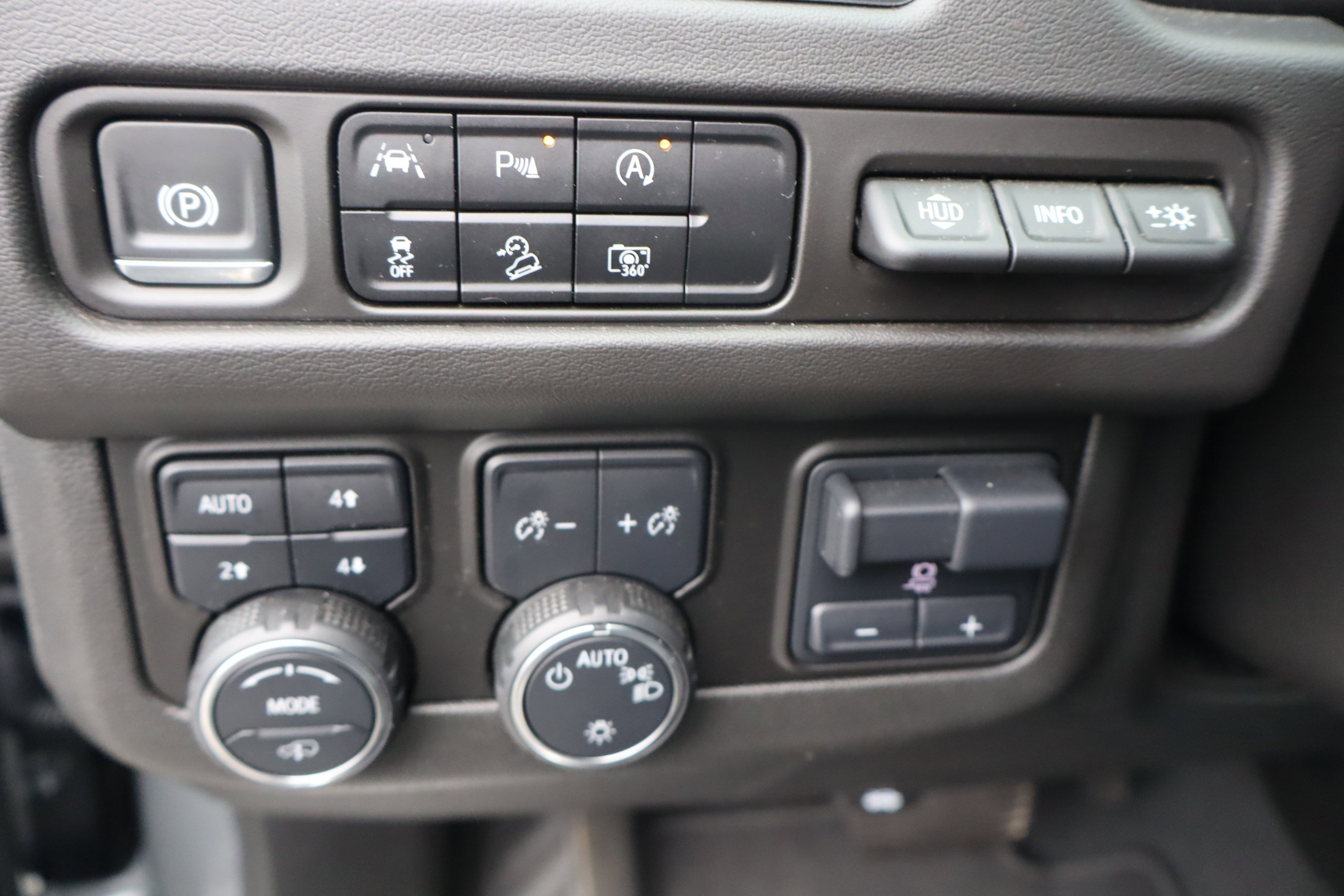 Certified 2024 Chevrolet Suburban High Country image 22