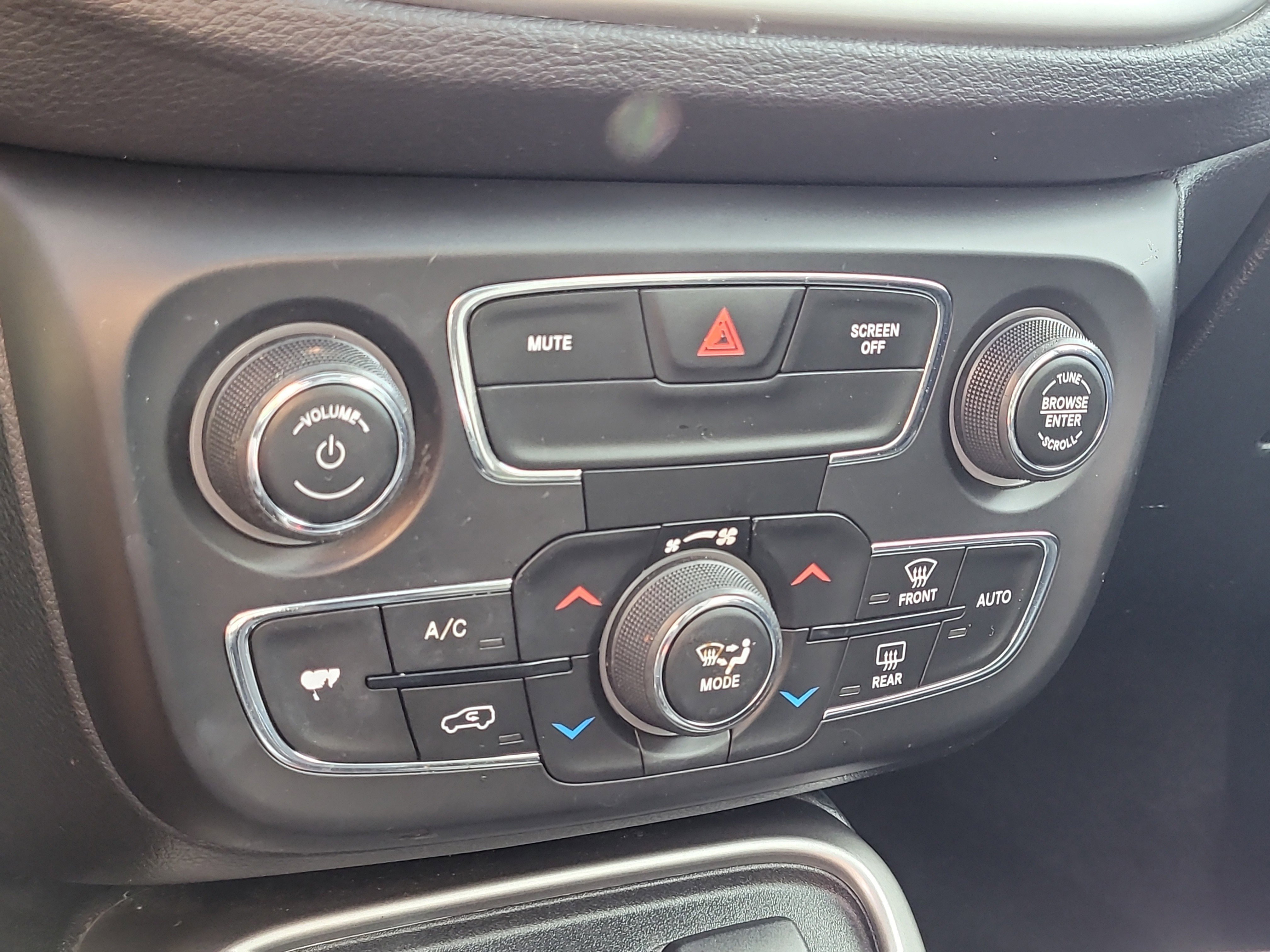 Used 2018 Jeep Compass Latitude w/ Popular Equipment Group FWD image 36