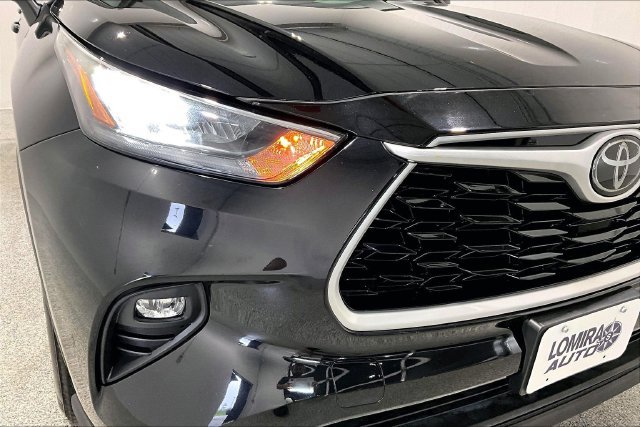 Used 2020 Toyota Highlander XLE AWD/4WD image 38